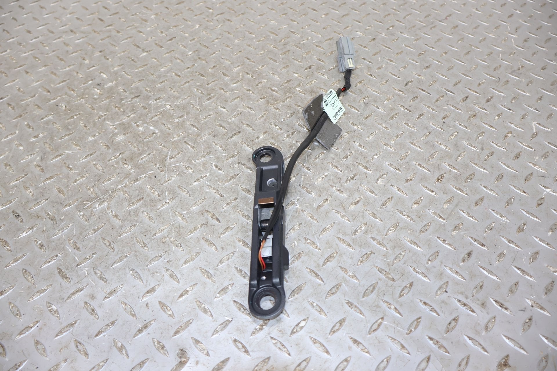 09 Aston Martin V8 Vantage Pair LH&RH Convertible Top Latches (Windshield Mount)