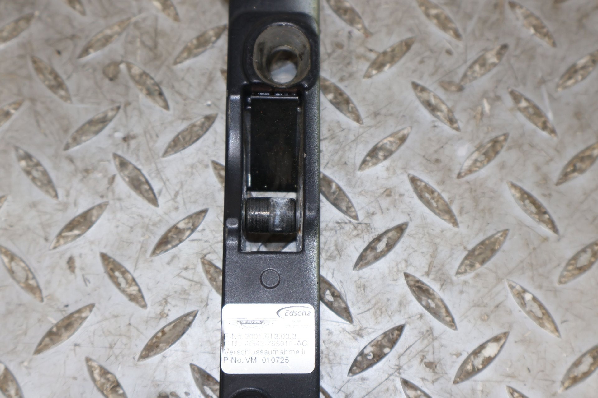 09 Aston Martin V8 Vantage Pair LH&RH Convertible Top Latches (Windshield Mount)