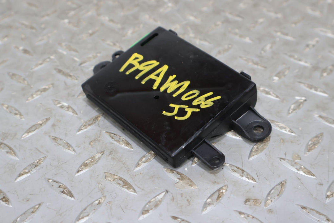 09 Aston Martin V8 Vantage Remote Control Key System Receiver (30710072) OEM