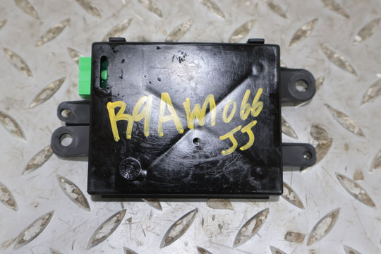 09 Aston Martin V8 Vantage Remote Control Key System Receiver (30710072) OEM