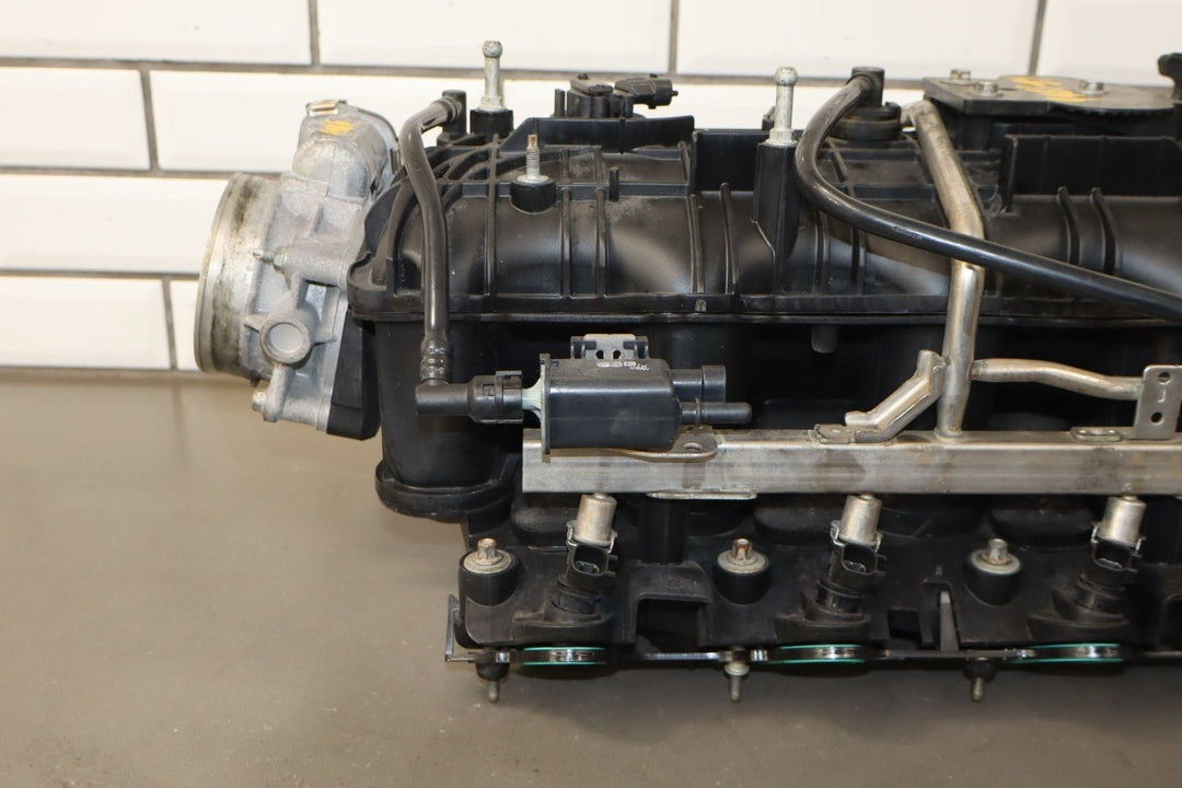 09 Chevrolet Tahoe Hybrid 6.0L LFA Intake Manifold with Injectors/Throttle Body