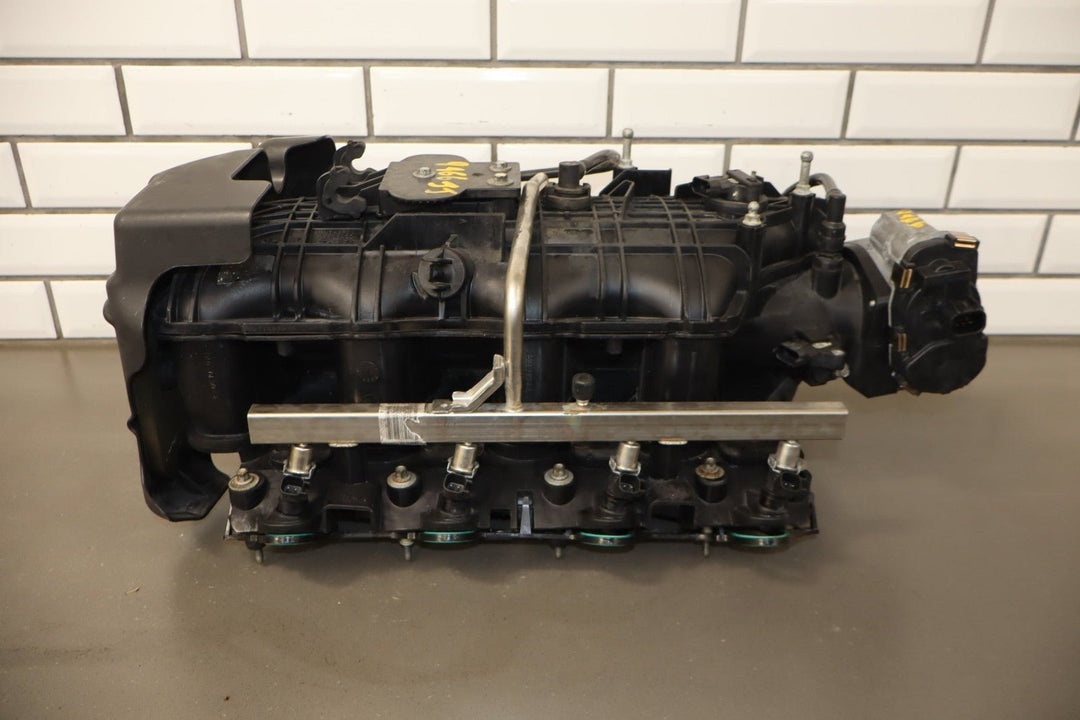 09 Chevrolet Tahoe Hybrid 6.0L LFA Intake Manifold with Injectors/Throttle Body