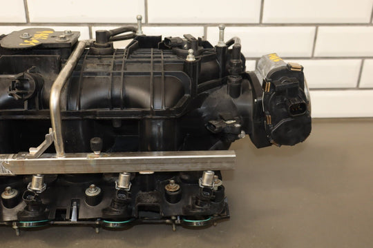 09 Chevrolet Tahoe Hybrid 6.0L LFA Intake Manifold with Injectors/Throttle Body
