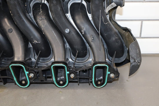 09 Chevrolet Tahoe Hybrid 6.0L LFA Intake Manifold with Injectors/Throttle Body