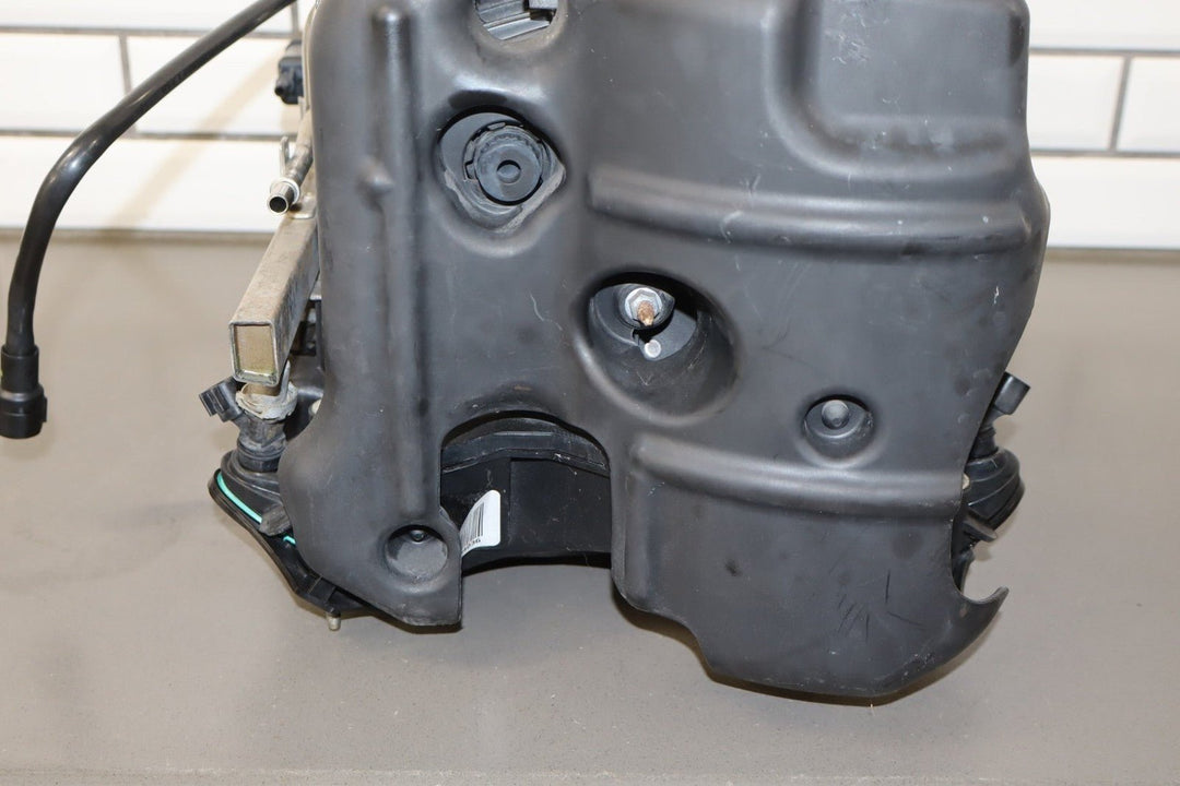 09 Chevrolet Tahoe Hybrid 6.0L LFA Intake Manifold with Injectors/Throttle Body