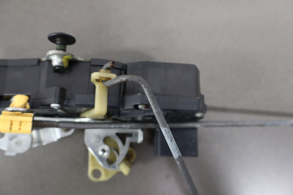 2003 Hummer H2- Right Front Door Latch