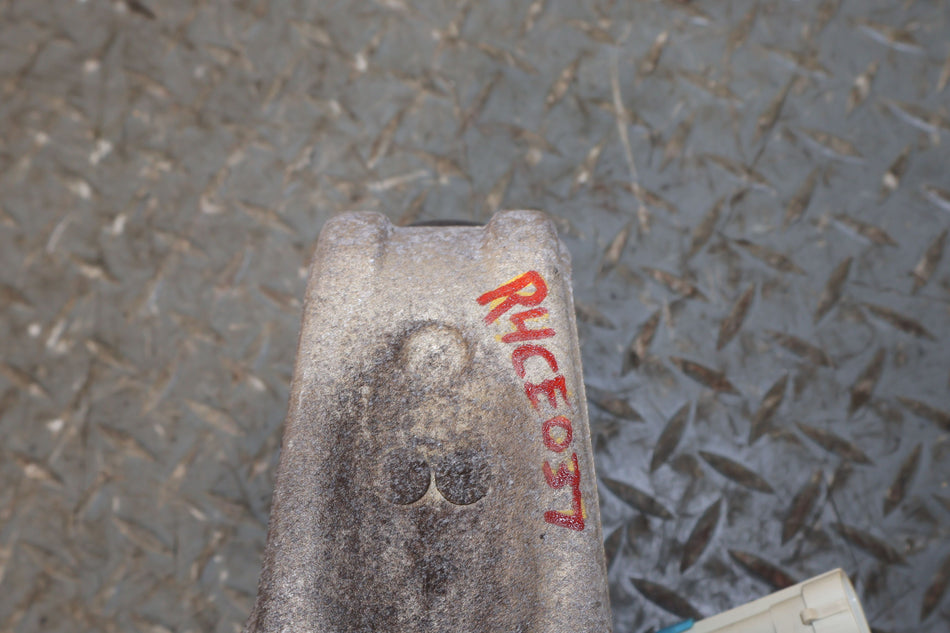 2004 Chevrolet Corvette- Right Rear Knuckle