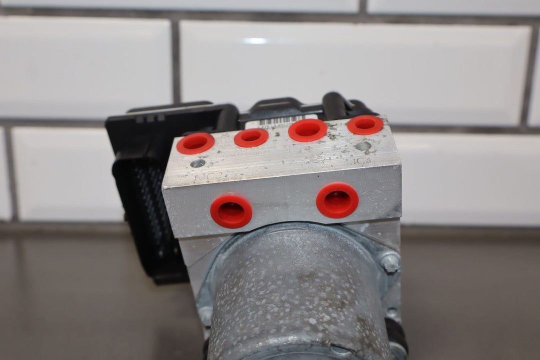 10 - 11 Chevy Camaro ABS Anti Lock Brake Pump & Module