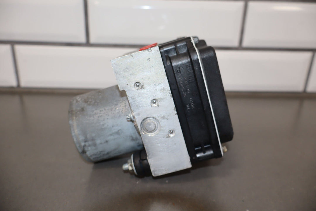 10 - 11 Chevy Camaro ABS Anti Lock Brake Pump & Module