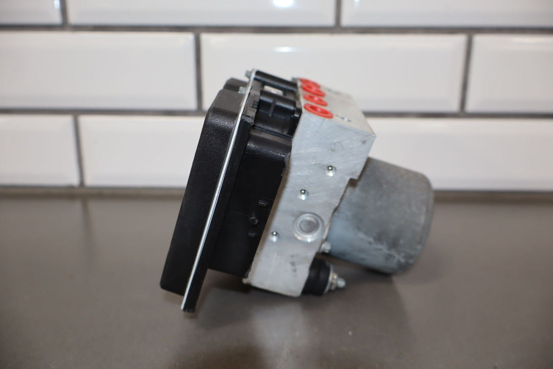 10 - 11 Chevy Camaro ABS Anti Lock Brake Pump & Module