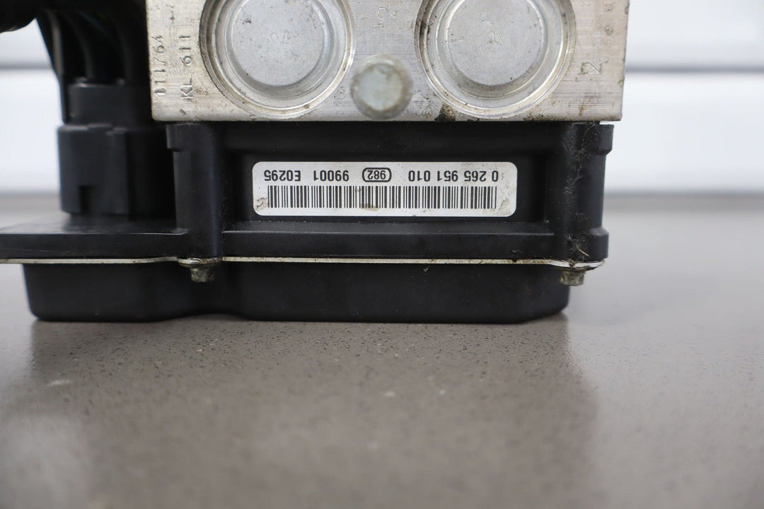 10 - 11 Chevy Camaro SS Anti Lock Brake ABS Pump & Module W/Pigtail