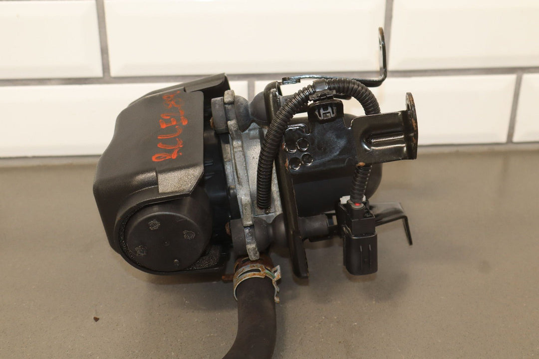 10 - 13 Lexus GX460 OEM Secondary Air Injection Pump W/Bracket 176100C040