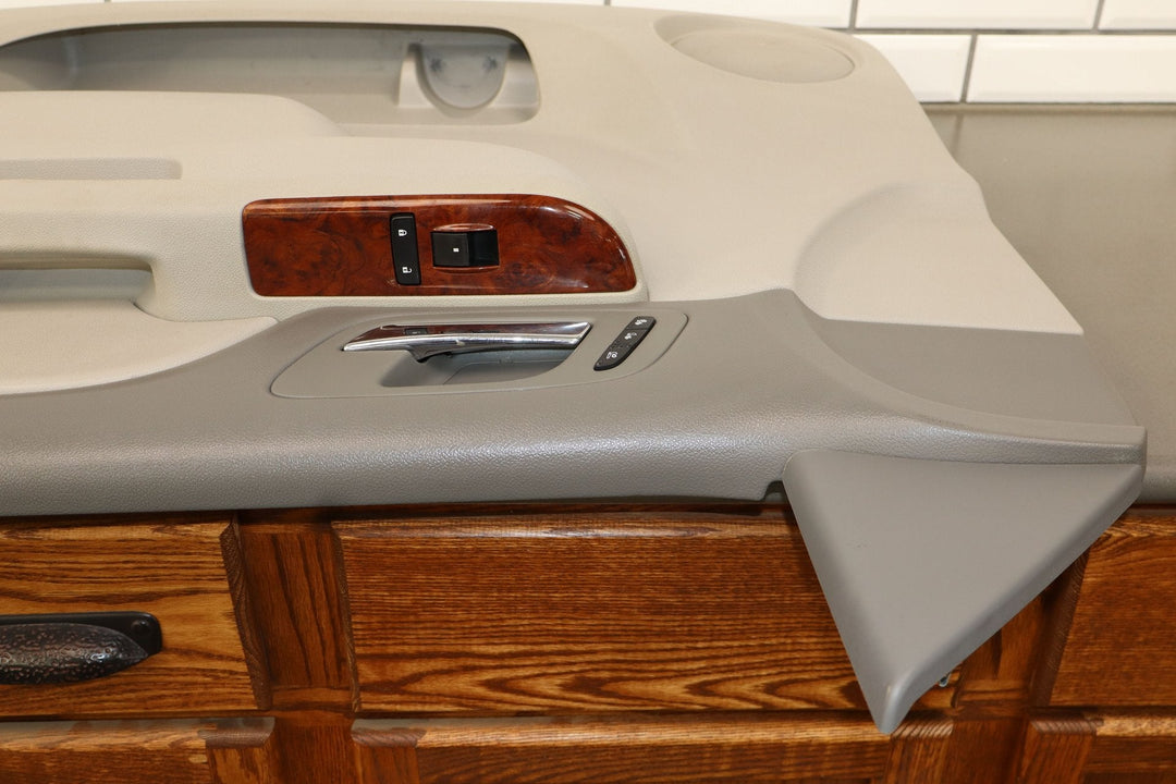 10 - 14 GMC Yukon Tahoe Suburban Avalanche Right Passenger Front Door Panel