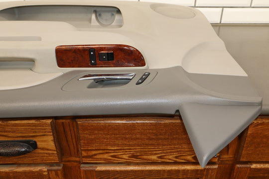 10 - 14 GMC Yukon Tahoe Suburban Avalanche Right Passenger Front Door Panel