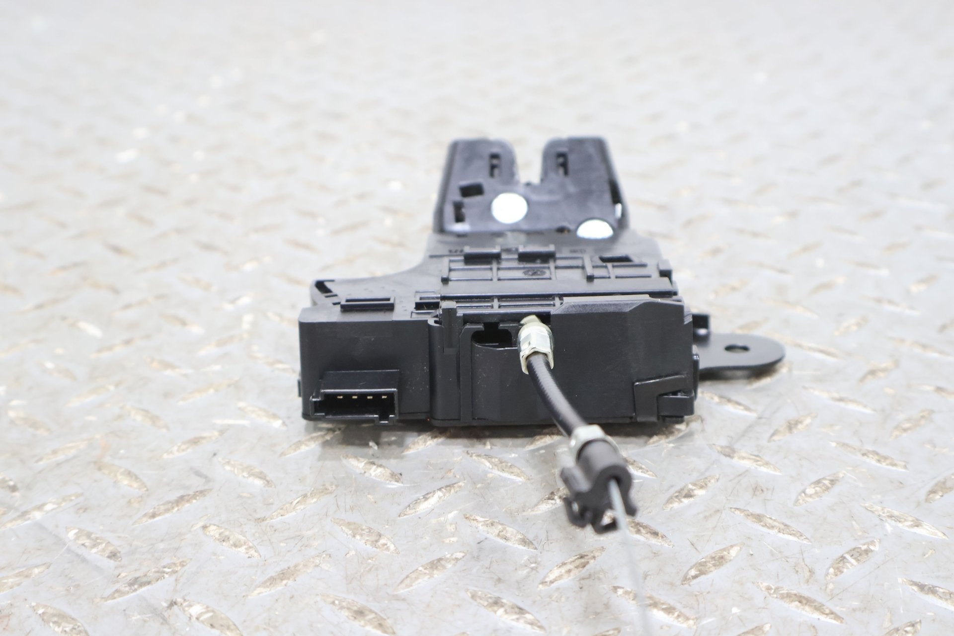10-15 Chevy Camaro Coupe OEM Trunk Latch (Tested) See Notes