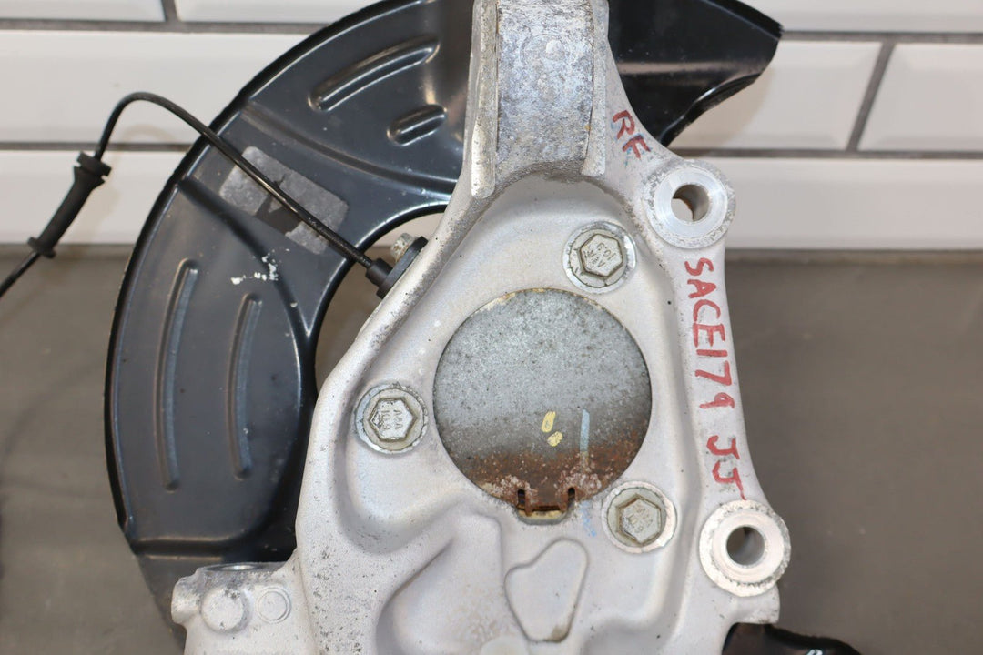 10 - 15 Chevy Camaro Front Right RH Spindle Knuckle W/ Hub