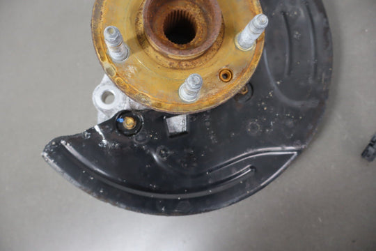 10 - 15 Chevy Camaro Front Right RH Spindle Knuckle W/ Hub