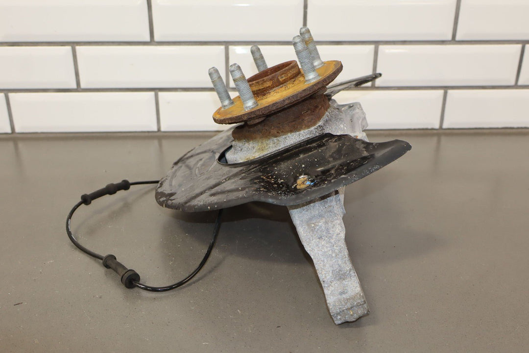 10 - 15 Chevy Camaro Front Right RH Spindle Knuckle W/ Hub