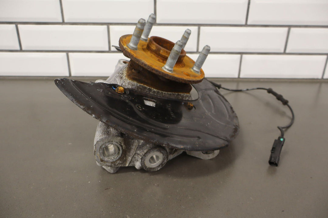 10 - 15 Chevy Camaro Front Right RH Spindle Knuckle W/ Hub