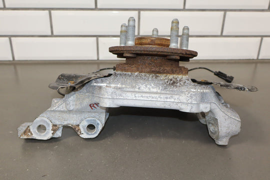 10 - 15 Chevy Camaro Front Right RH Spindle Knuckle W/ Hub