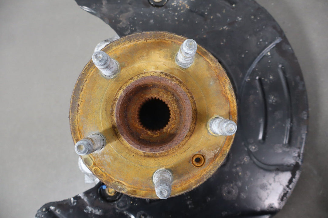 10 - 15 Chevy Camaro Front Right RH Spindle Knuckle W/ Hub