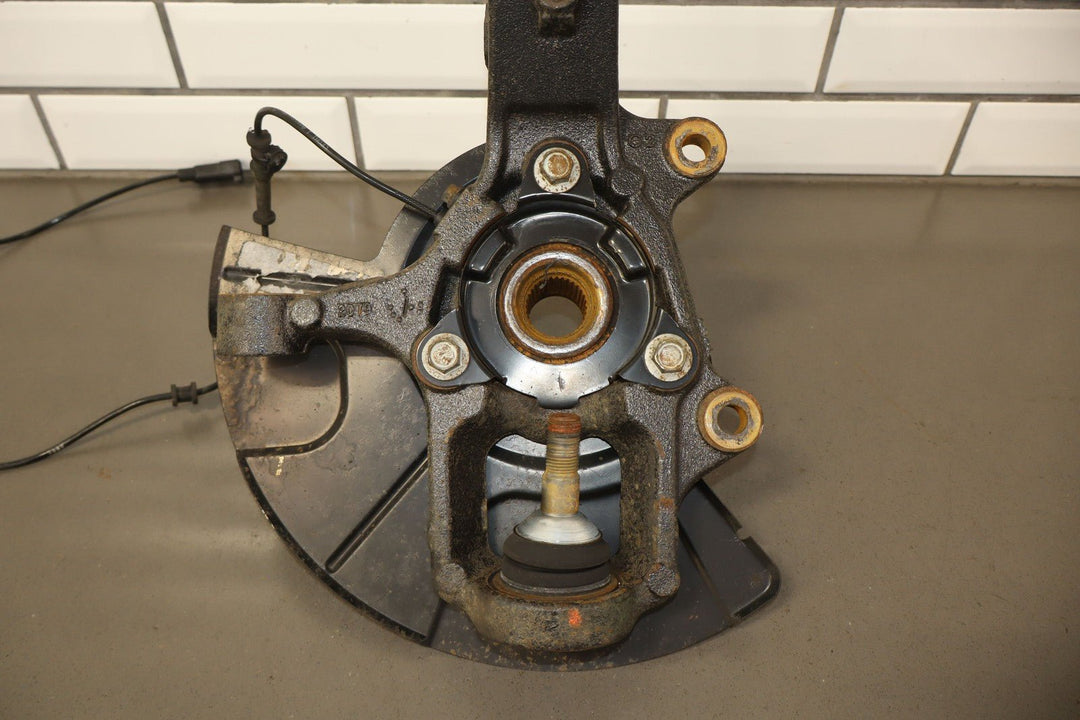 11 - 15 Jeep Grand Cherokee SRT8 Passenger Right Front Spindle / Knuckle OEM