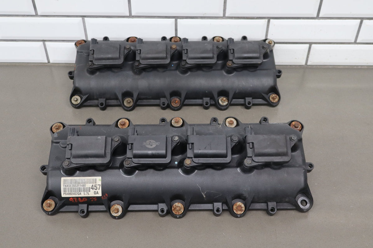 11-23 Dodge Challenger 5.7 Hemi Valve Cover Pair OEM