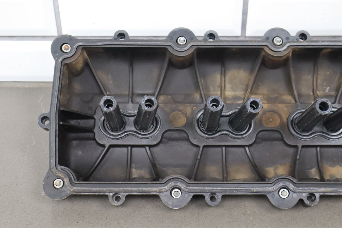 11-23 Dodge Challenger 5.7 Hemi Valve Cover Pair OEM