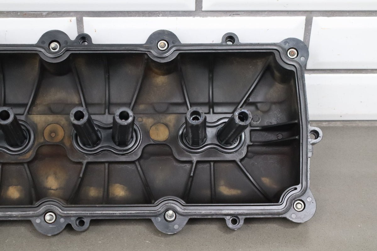 11-23 Dodge Challenger 5.7 Hemi Valve Cover Pair OEM