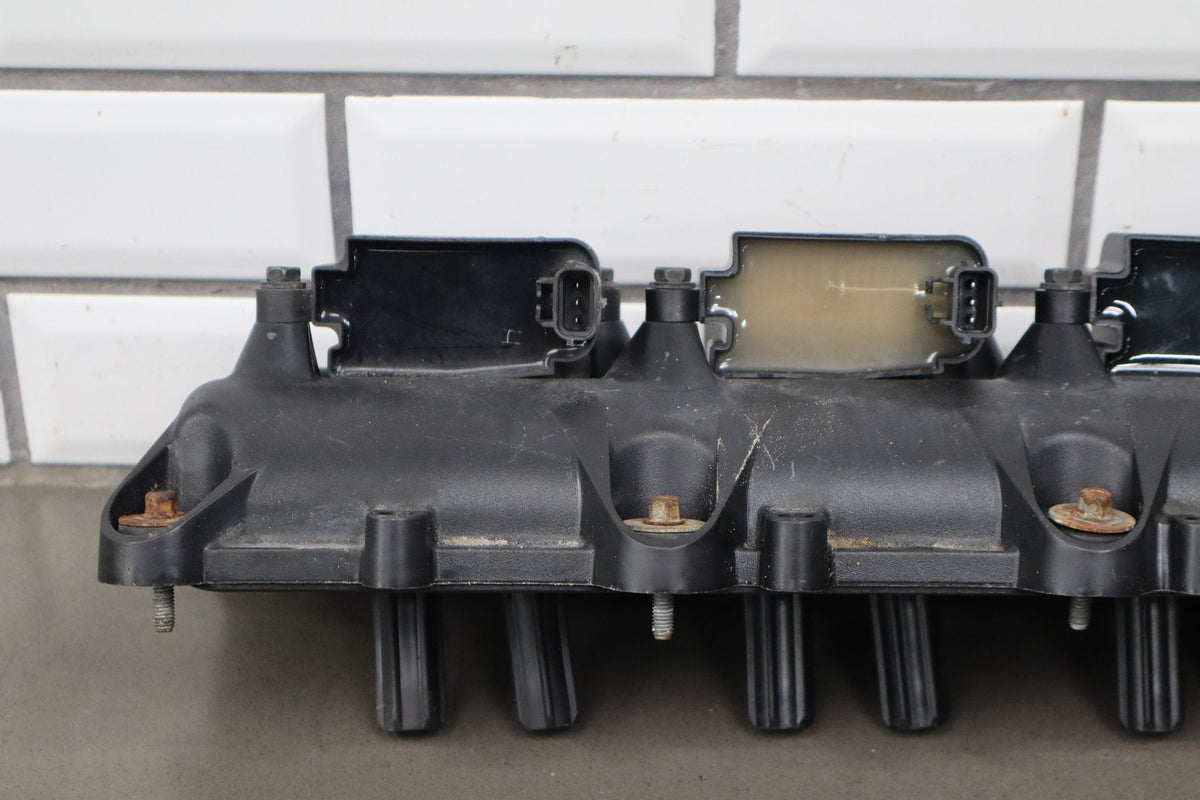 11-23 Dodge Challenger 5.7 Hemi Valve Cover Pair OEM