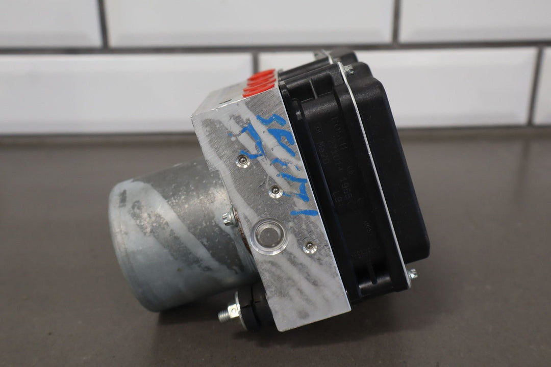 12 - 15 Chevy Camaro ABS Anti - Lock Brake Pump W/ Module OEM