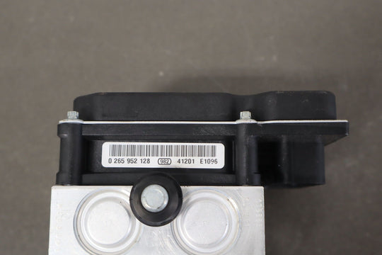 12 - 15 Chevy Camaro ABS Anti - Lock Brake Pump W/ Module OEM