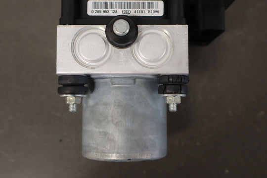 12 - 15 Chevy Camaro ABS Anti - Lock Brake Pump W/ Module OEM