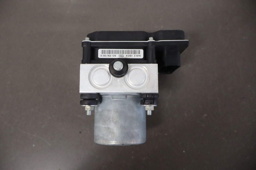 12 - 15 Chevy Camaro ABS Anti - Lock Brake Pump W/ Module OEM
