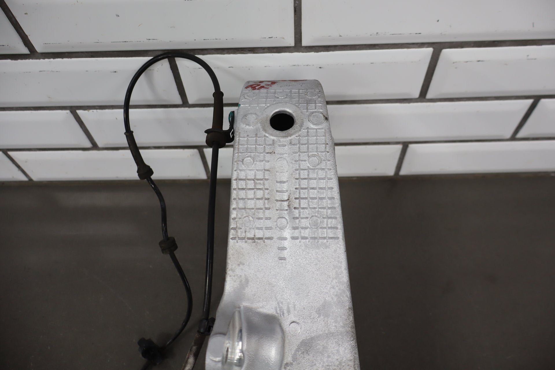 12-16 Tesla Model S RWD Passenger Right Front Spindle Knuckle OEM