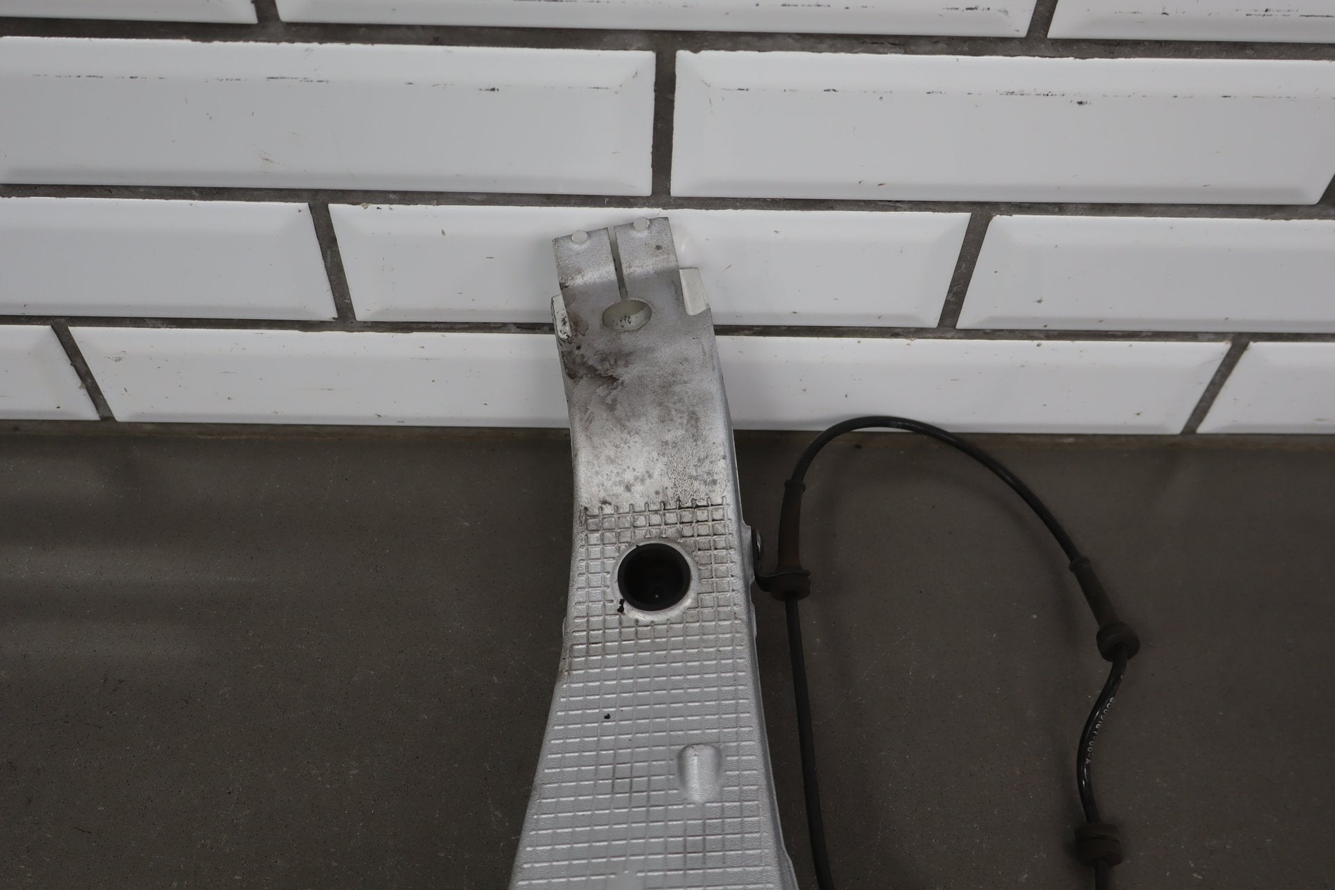 12-16 Tesla Model S RWD Passenger Right Front Spindle Knuckle OEM