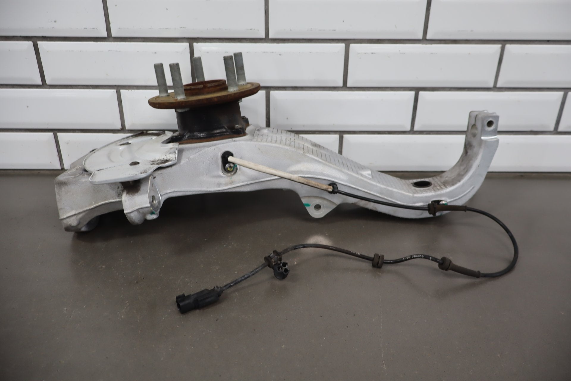 12-16 Tesla Model S RWD Passenger Right Front Spindle Knuckle OEM