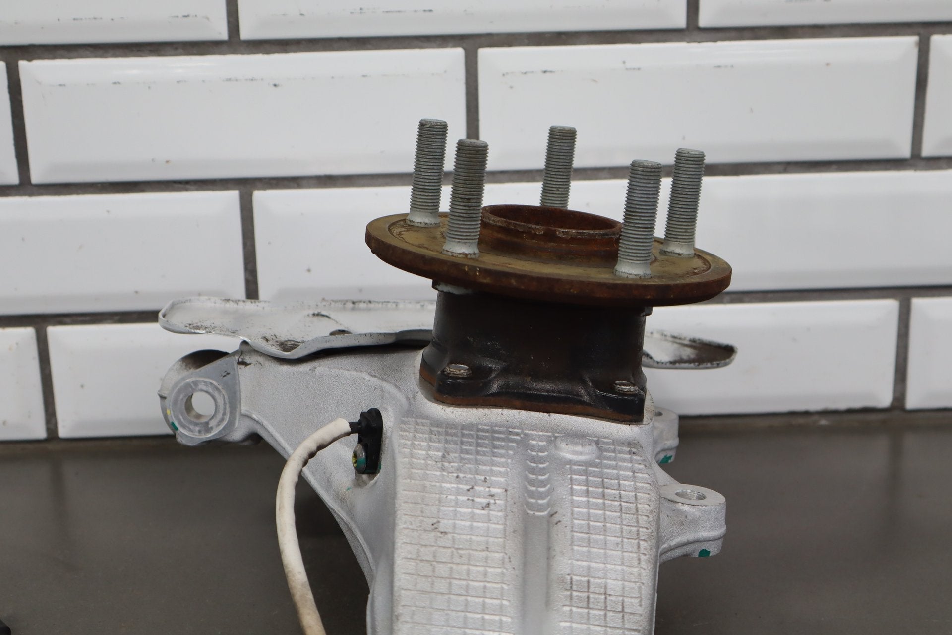 12-16 Tesla Model S RWD Passenger Right Front Spindle Knuckle OEM