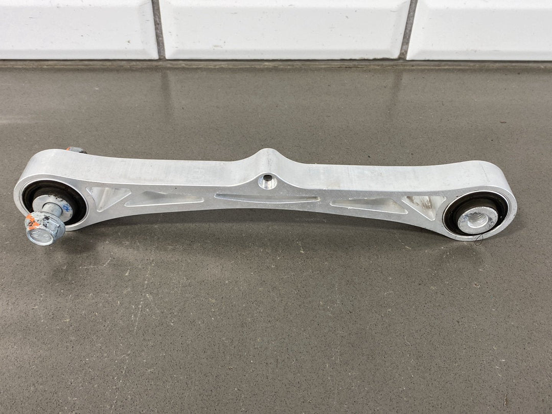 12 - 20 Telsa Model S Right Rear Suspension Knuckle Control Arms Spindle