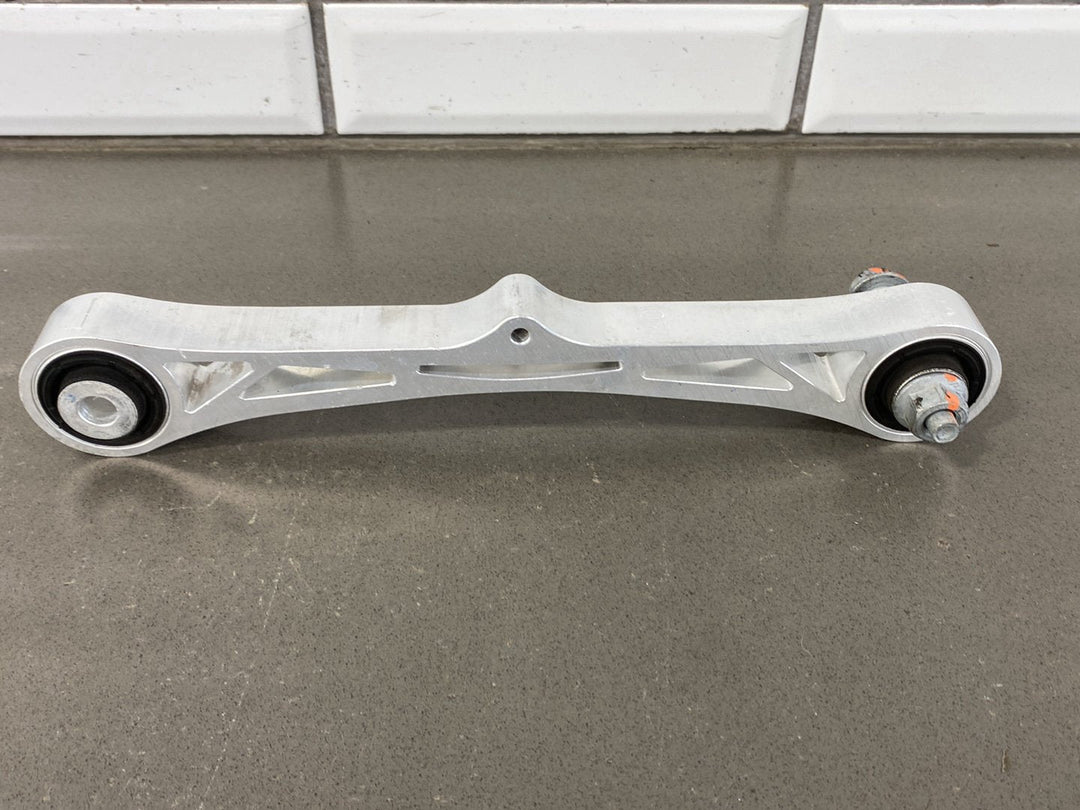 12 - 20 Telsa Model S Right Rear Suspension Knuckle Control Arms Spindle