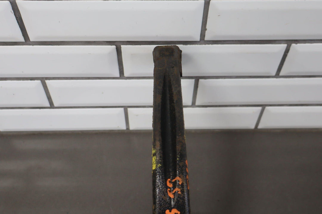 12 - 23 Dodge Challenger R/T Passenger Right RH Front Spindle Knuckle OEM