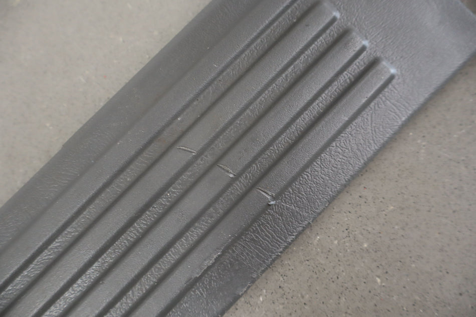 2003 Chevrolet Avalanche- Set x4- Sill Plates