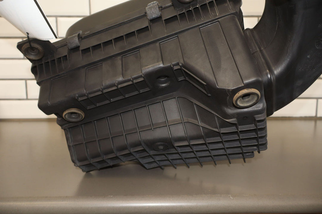 13 - 18 Ram 1500 19 - 24 Ram Classic 5.7L Hemi Air Cleaner Intake Tube Air Box OEM