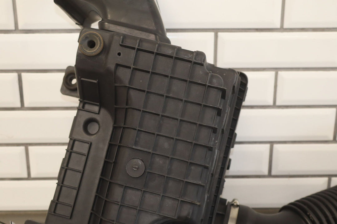 13 - 18 Ram 1500 19 - 24 Ram Classic 5.7L Hemi Air Cleaner Intake Tube Air Box OEM