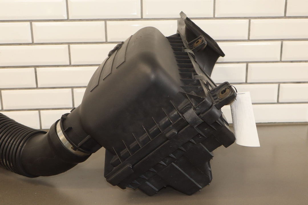 13 - 18 Ram 1500 19 - 24 Ram Classic 5.7L Hemi Air Cleaner Intake Tube Air Box OEM