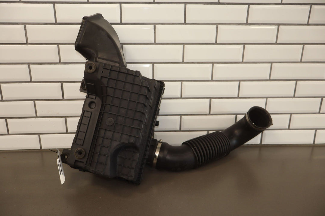 13 - 18 Ram 1500 19 - 24 Ram Classic 5.7L Hemi Air Cleaner Intake Tube Air Box OEM