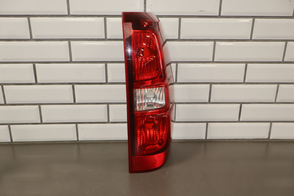 2007 Chevrolet Avalanche- Right Tail Light