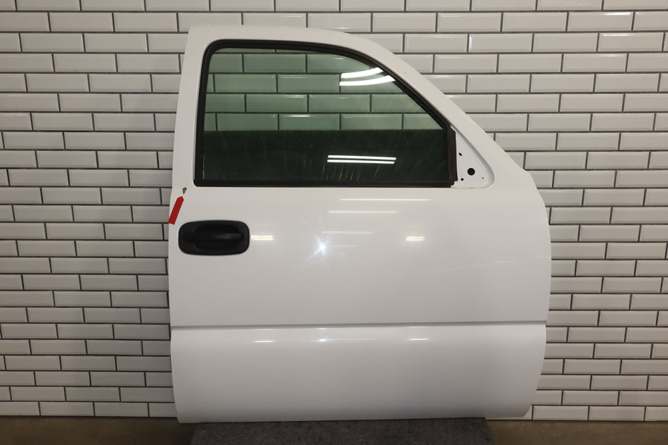 2001-2006 Chevrolet Tahoe Right Front Door White 50U 15017224