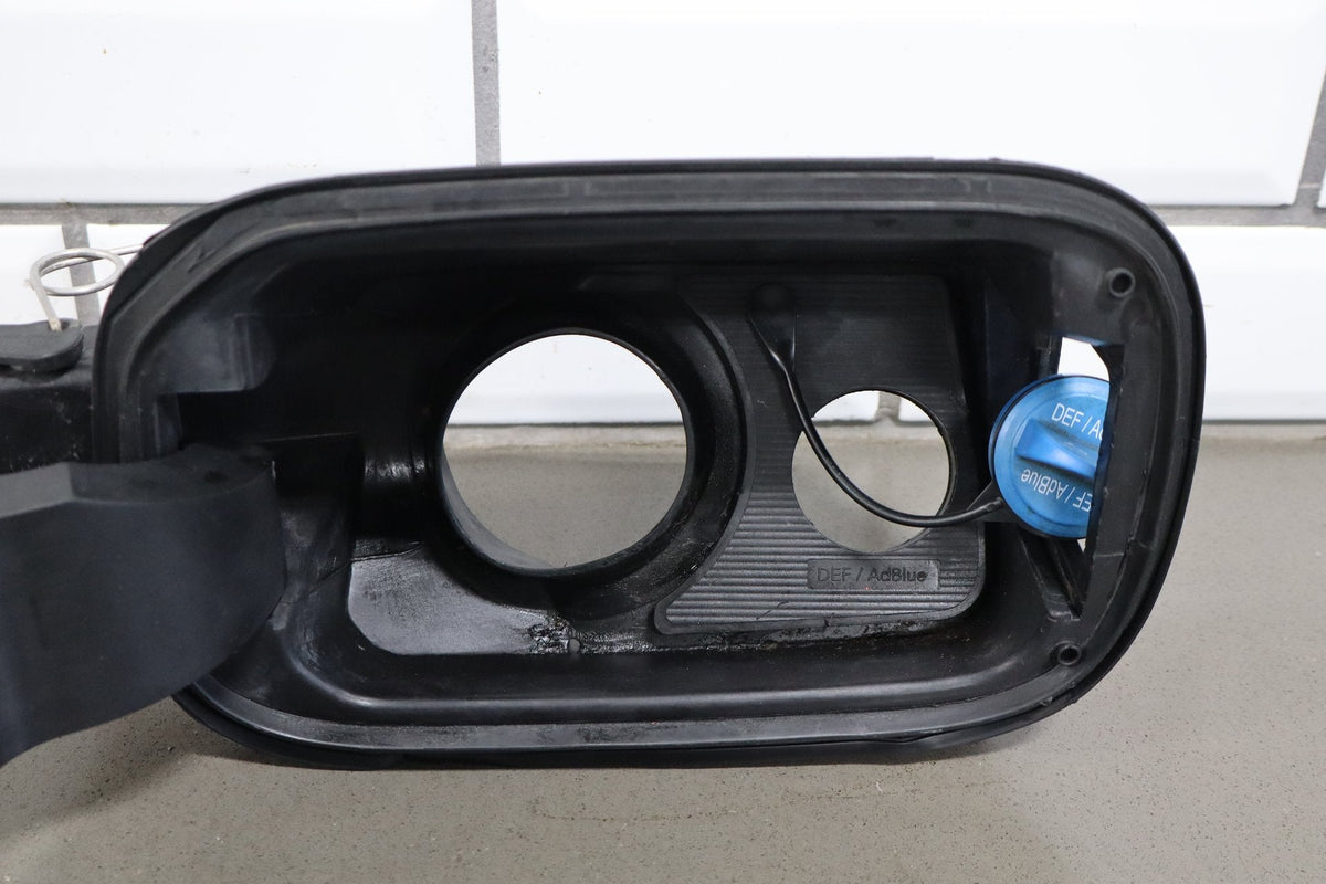 14-16 Jeep Grand Cherokee Fuel Filler Door (Bright White PW7)