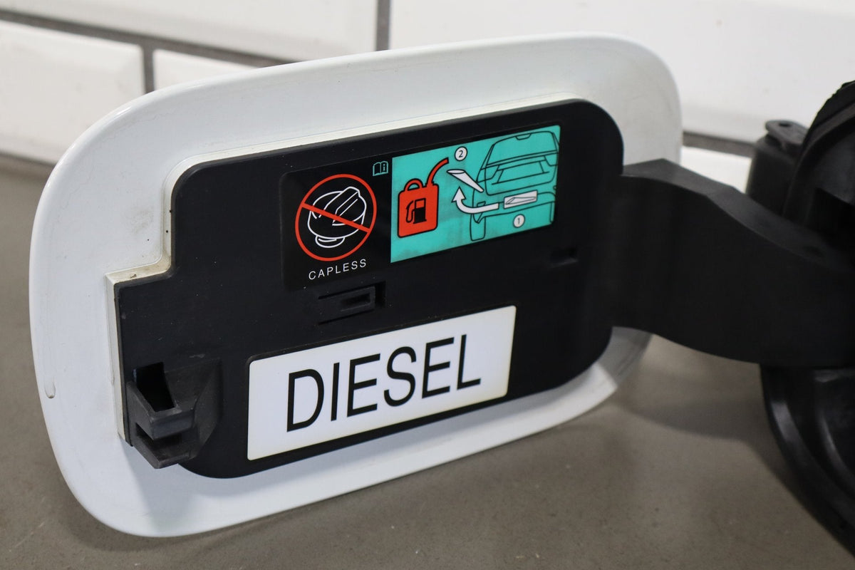 14-16 Jeep Grand Cherokee Fuel Filler Door (Bright White PW7)